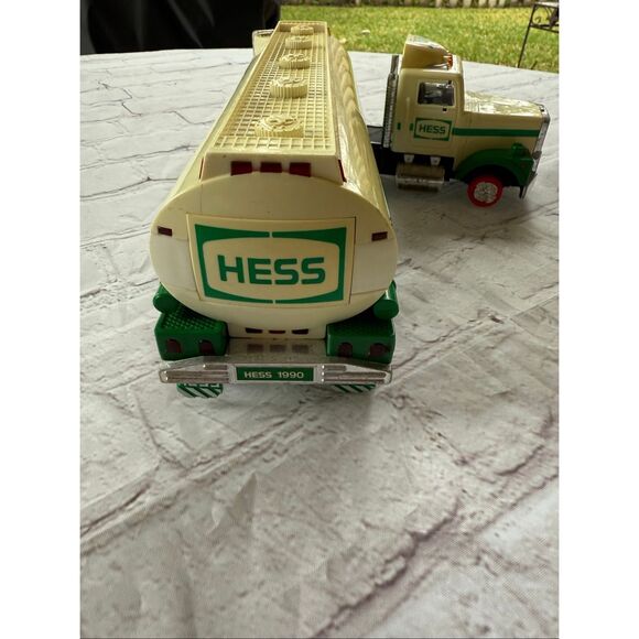 Vintage Hess Corporation Gasoline Toy Tanker Truck Green Beige Vintage 1990 - Picture 12 of 16